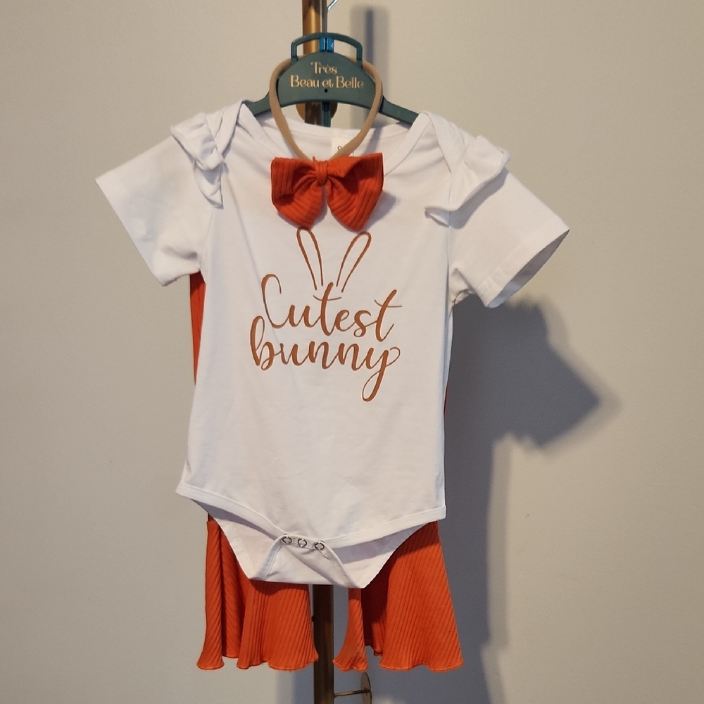 🧑‍🎄10/10🧑‍🎄White and Orange 'Cutest Bunny' Baby Outfit
